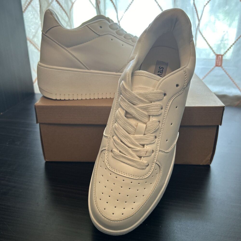 Steve Madden Women's Rocket Sneaker Size 10 White Platform Lace Up 2" Heel